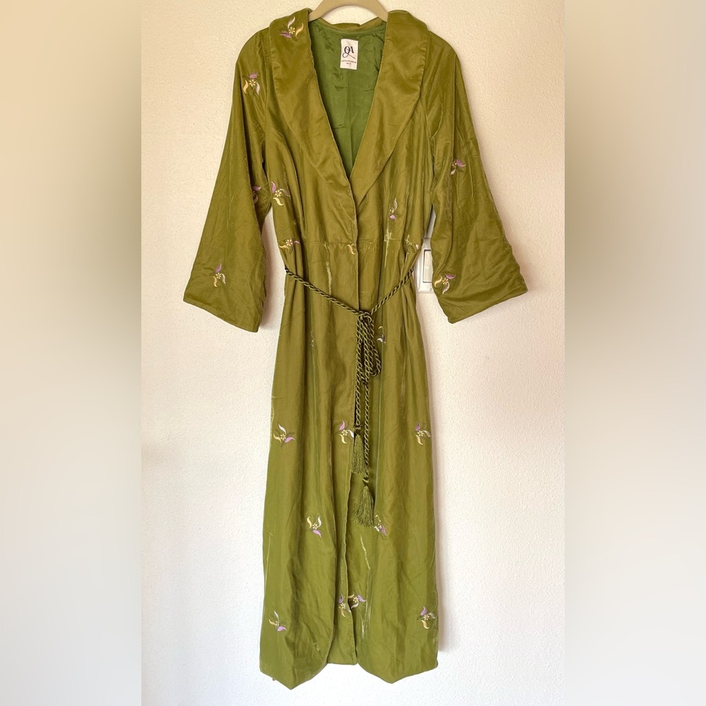 Olivia Annabelle velvet embroidered robe, size M